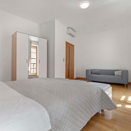 Charming Apartment In The Heart Of Bratislava Exterior foto