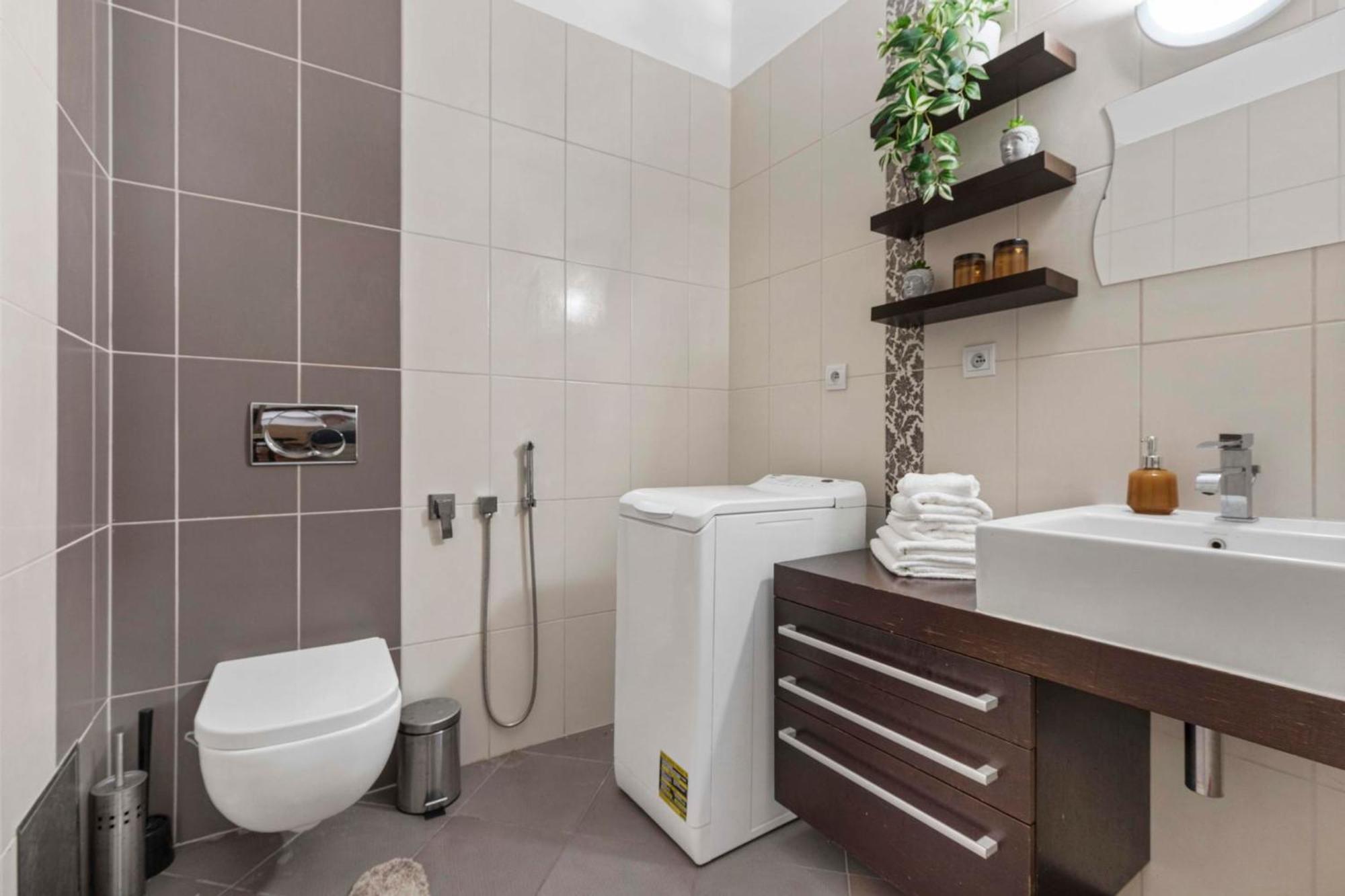 Charming Apartment In The Heart Of Bratislava Exterior foto