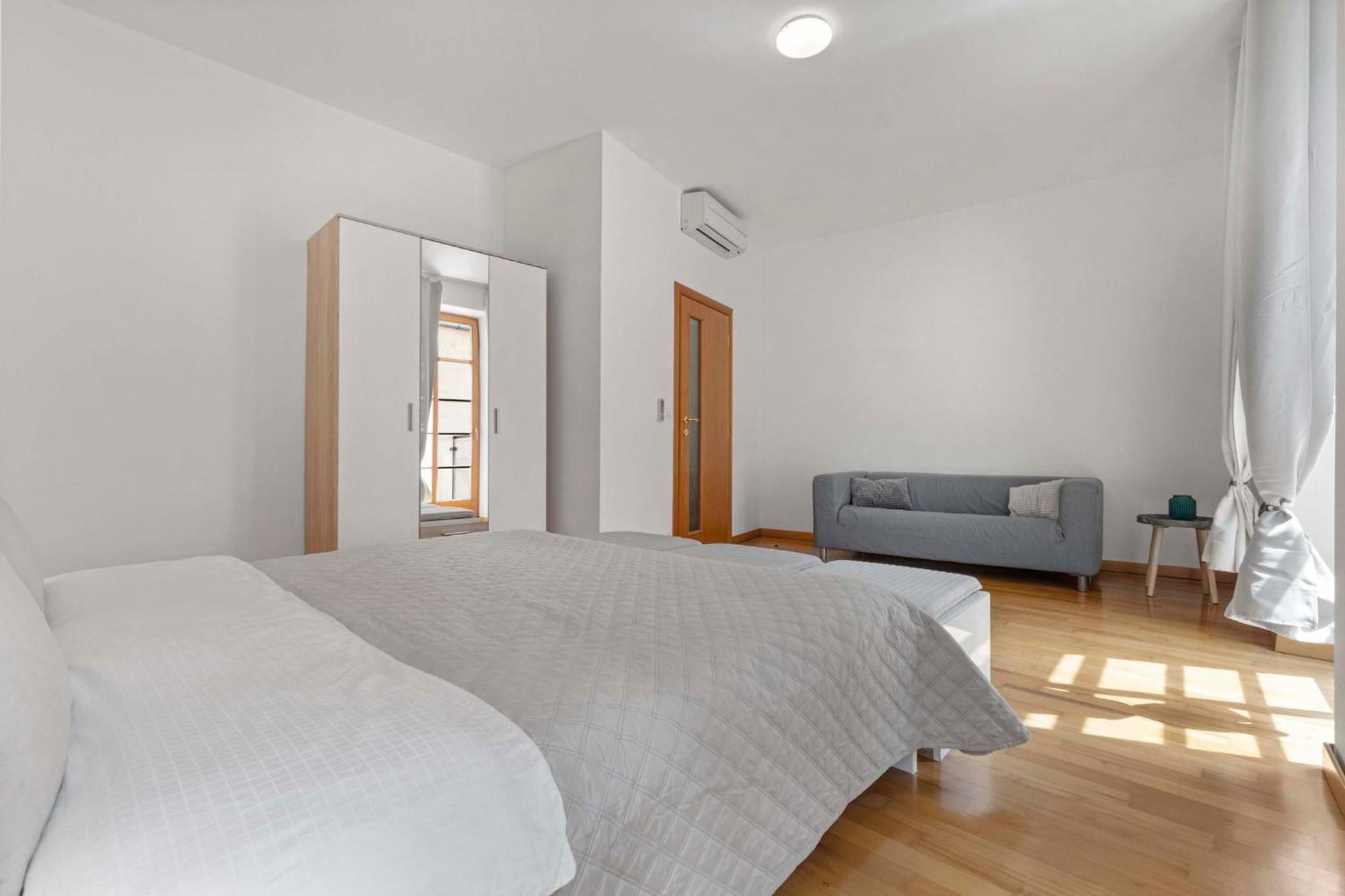 Charming Apartment In The Heart Of Bratislava Exterior foto