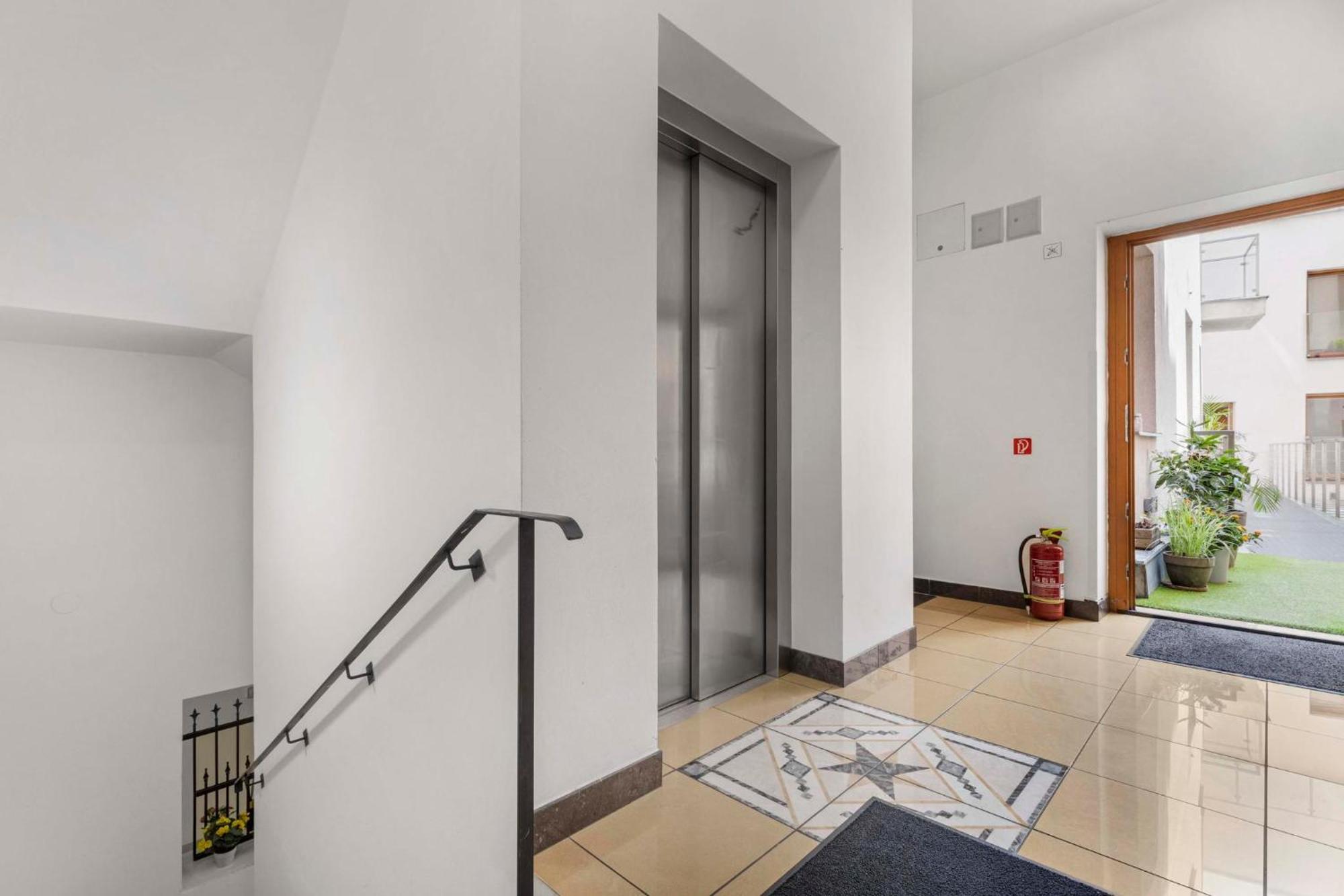 Charming Apartment In The Heart Of Bratislava Exterior foto