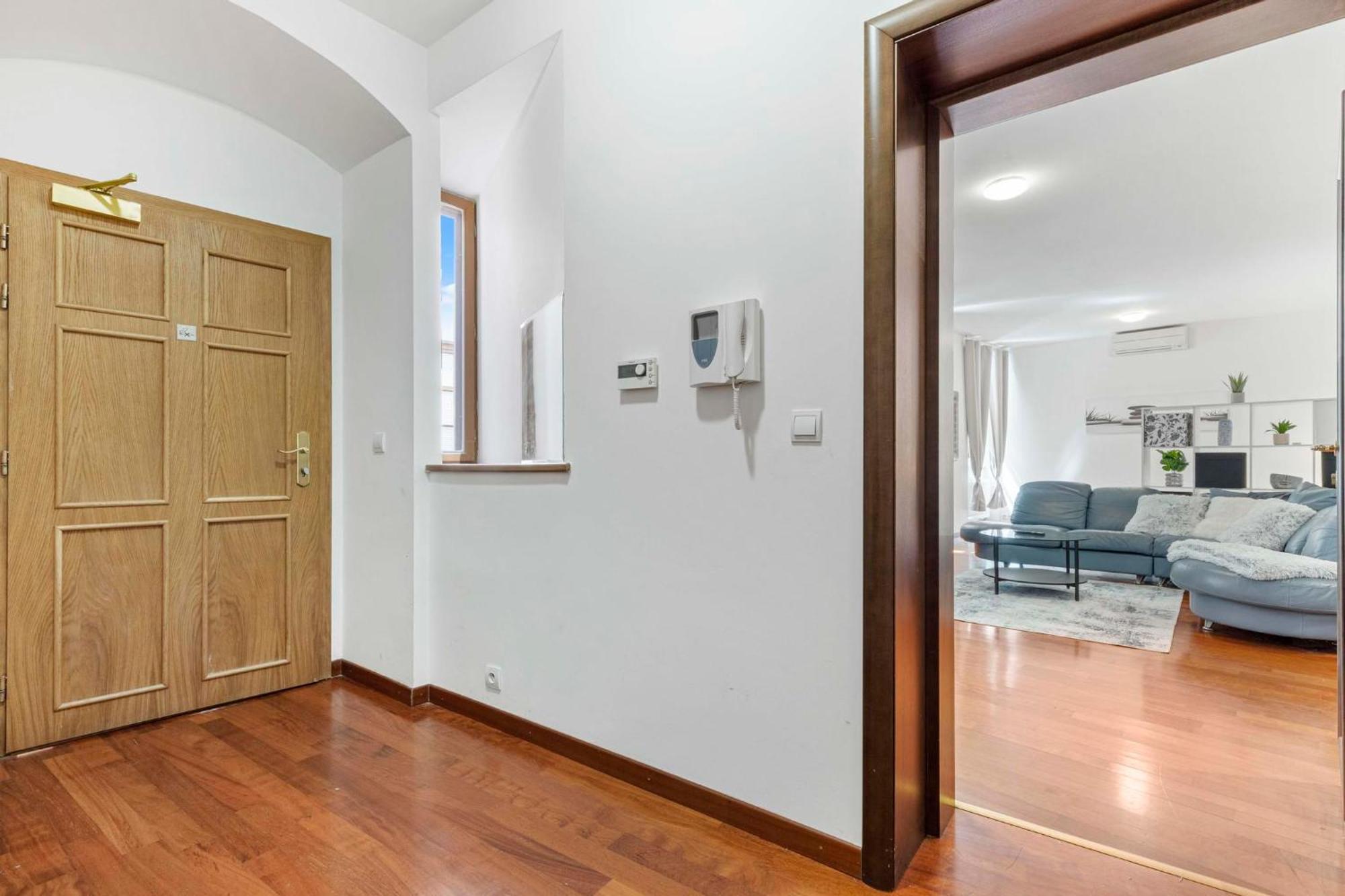 Charming Apartment In The Heart Of Bratislava Exterior foto